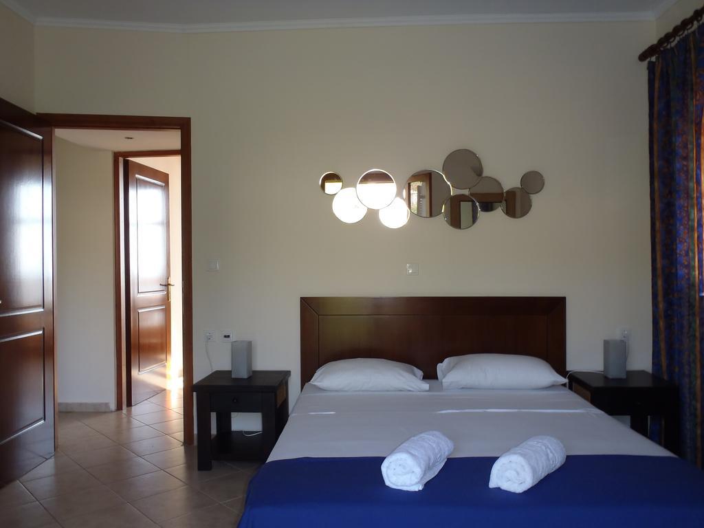 Loukas Apartments On The Waves Трагаки Номер фото