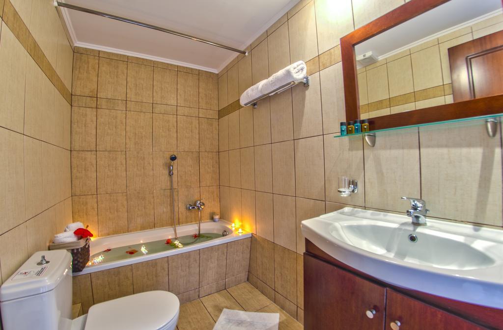 Loukas Apartments On The Waves Трагаки Номер фото