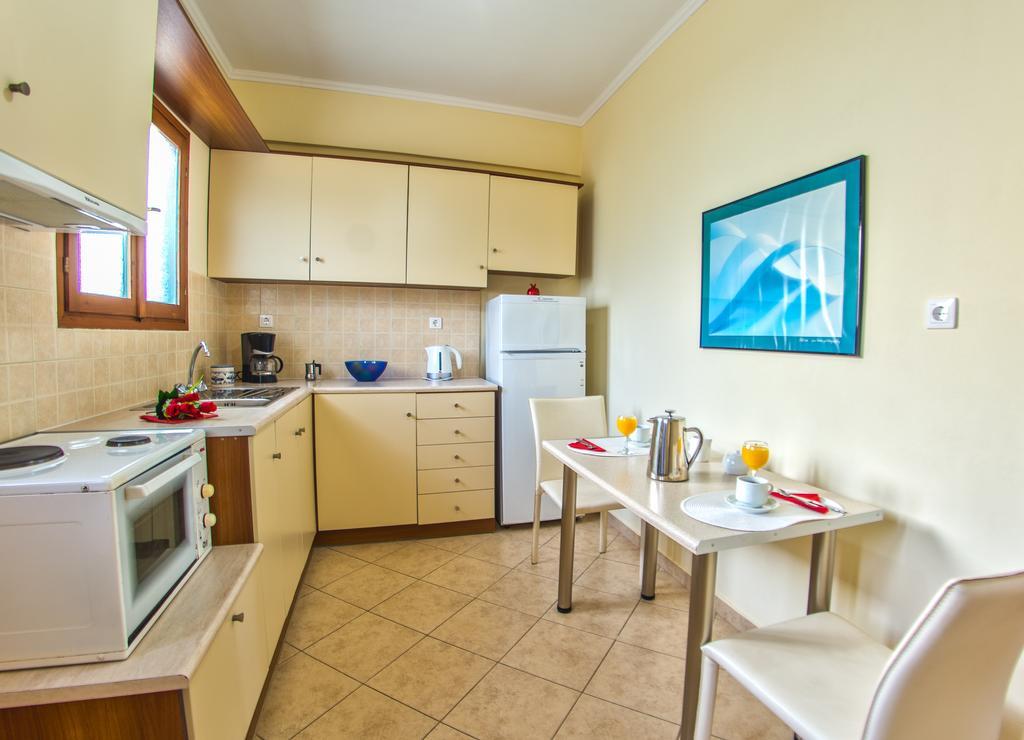 Loukas Apartments On The Waves Трагаки Номер фото